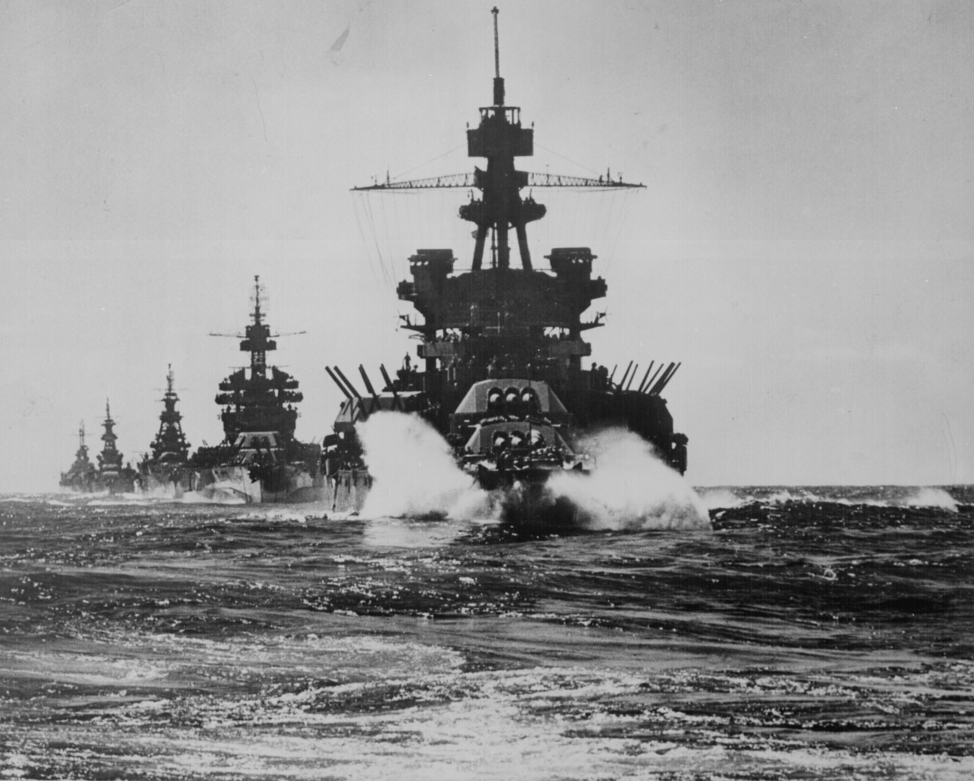 28 - USS battleships moving into Lingayen Gulf.jpg